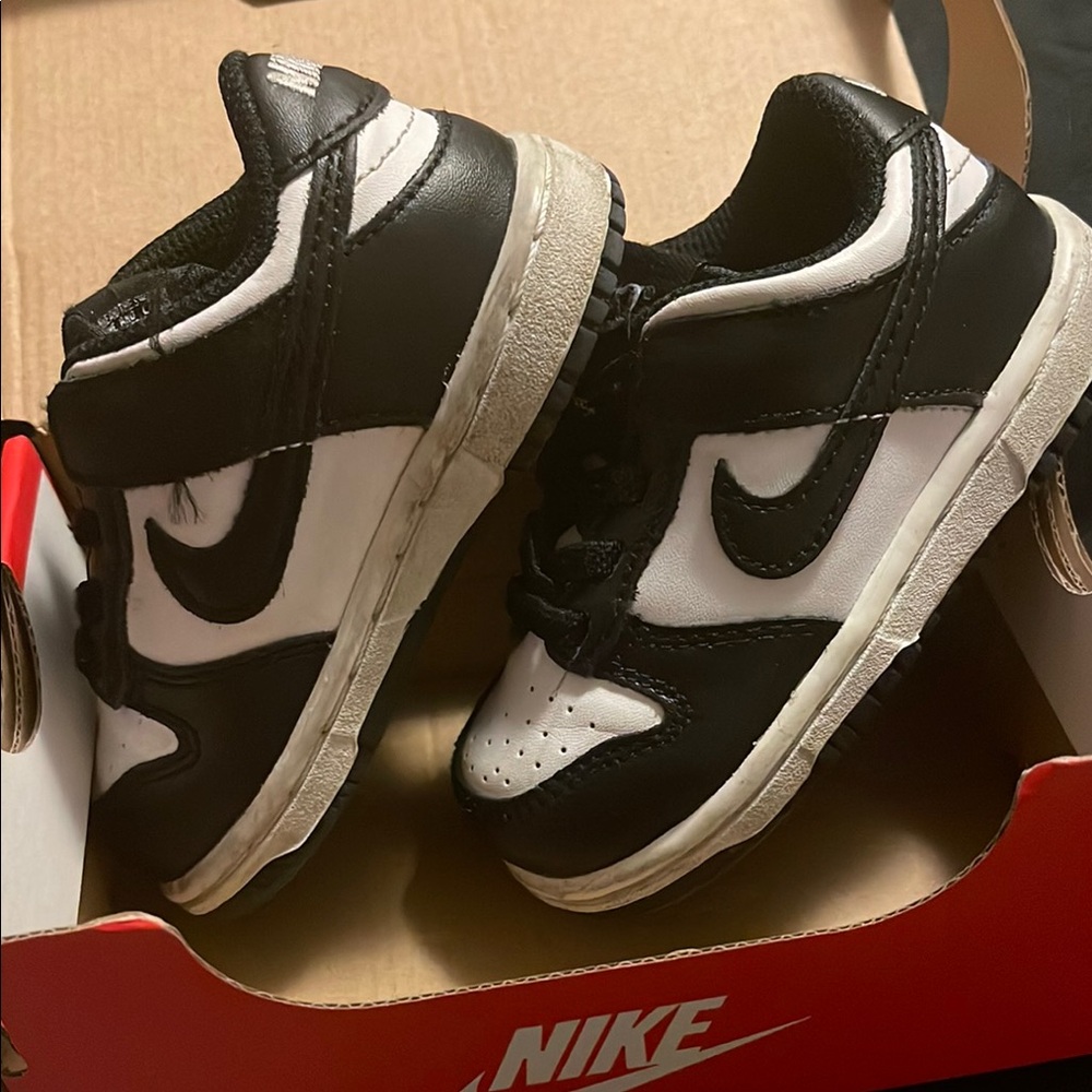 6cNike Black and White panda dunks Sneakers